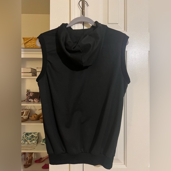Sleeveless Hoodie Shirt - Picture 2 of 2